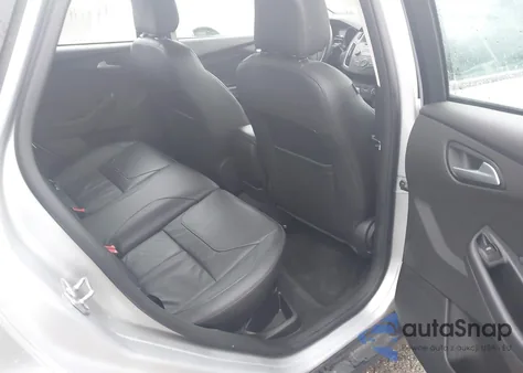 2016 Ford Focus Se z USA, uszkodzony, nr VIN 1FADP3F23GL372955